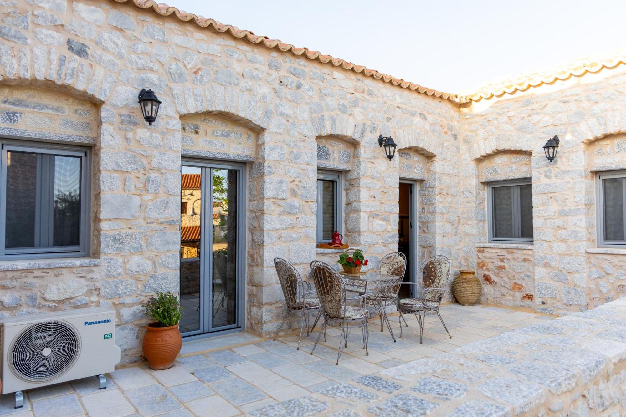 Stenorougi Charias Kharia Exterior foto